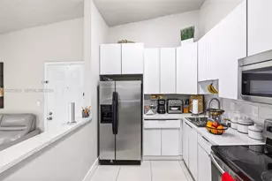 827 NE 199th St, Miami, FL 33179 - Photo 12