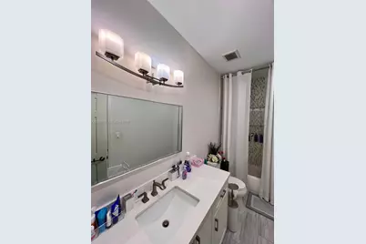 9271 NW 16th St, Pembroke Pines, FL 33027 - Photo 16