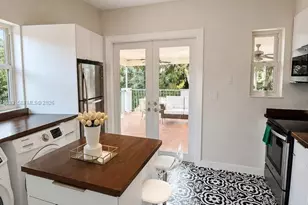 985 SW 10th St, Miami, FL 33130 - Photo 8