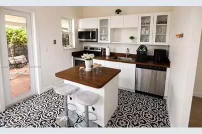 985 SW 10th St #1, Miami, FL 33130 - Photo 4