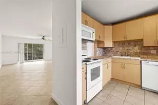 110 Lake Meryl Dr, West Palm Beach, FL 33411 - Photo 4