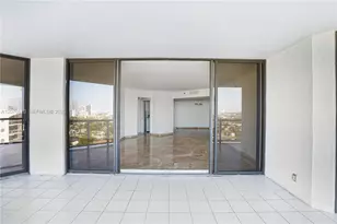 3600 Yacht Club Dr, Aventura, FL 33180 - Photo 36