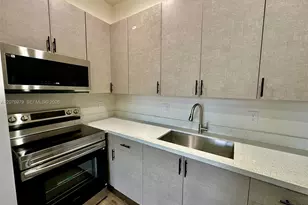2375 NW 105th St, Miami, FL 33147 - Photo 8