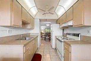 8305 NW 61st St, Tamarac, FL 33321 - Photo 10