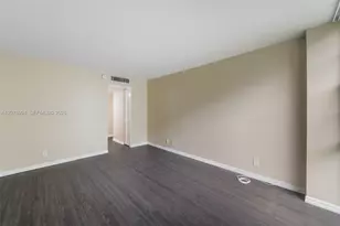 20500 W Country Club Dr, Aventura, FL 33180 - Photo 12