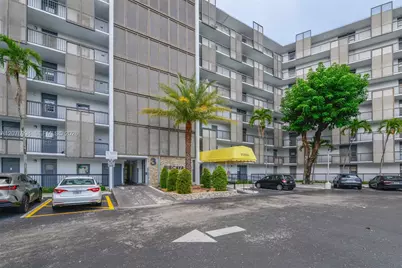 20500 W Country Club Dr #406, Aventura, FL 33180 - Photo 26