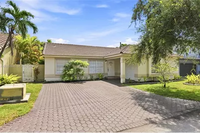 19181 NW 89th Ave #1, Hialeah, FL 33018 - Photo 1