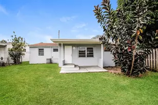 2435 Liberty St, Hollywood, FL 33020 - Photo 18