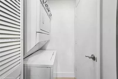 253 NE 2nd St #2104, Miami, FL 33132 - Photo 10