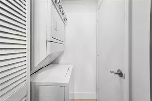 253 NE 2nd St, Miami, FL 33132 - Photo 10