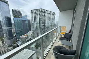 55 SE 6th St, Miami, FL 33131 - Photo 12