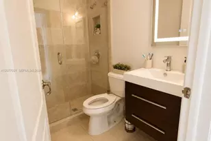 7821 NW 194th St, Hialeah, FL 33015 - Photo 2
