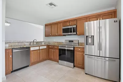 5200 W Lakes Dr, Deerfield Beach, FL 33442 - Photo 10
