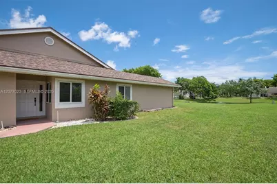 5200 W Lakes Dr, Deerfield Beach, FL 33442 - Photo 2