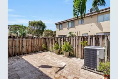 5614 NW 112th Pl, Doral, FL 33178 - Photo 16