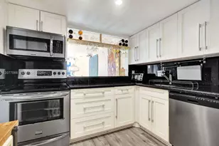18707 NE 14th Ave, Miami, FL 33179 - Photo 20