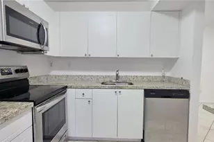 20125 NE 3rd Ct, Miami, FL 33179 - Photo 2