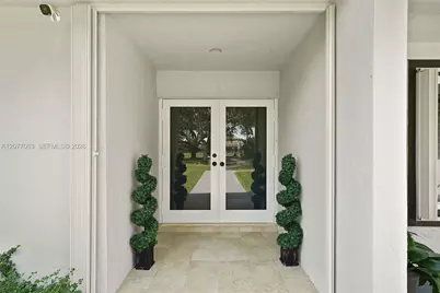 15290 SW 200th St, Miami, FL 33187 - Photo 4