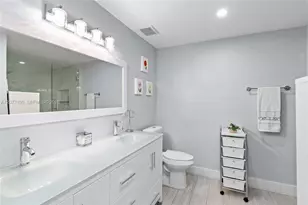 1064 NW 97th Ave, Pembroke Pines, FL 33024 - Photo 18