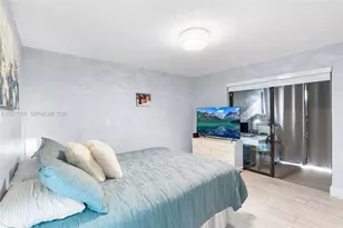 1064 NW 97th Ave, Pembroke Pines, FL 33024 - Photo 16