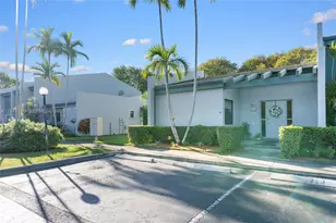 1064 NW 97th Ave, Pembroke Pines, FL 33024 - Photo 4