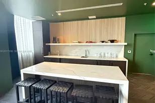 11 NE 6th St, Miami, FL 33132 - Photo 14