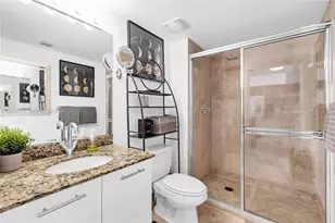 41 SE 5th St, Miami, FL 33131 - Photo 14