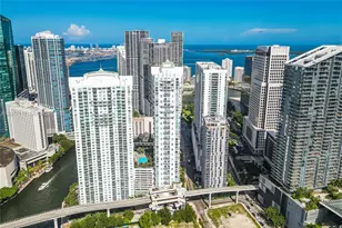 41 SE 5th St, Miami, FL 33131 - Photo 6