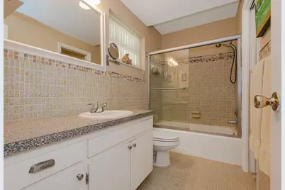 330 SE 2nd St #101H, Hallandale Beach, FL 33009 - Photo 12