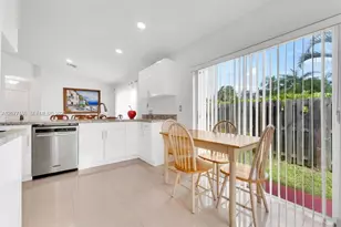 8021 SW 158th Pl, Miami, FL 33193 - Photo 18