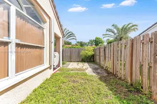 8021 SW 158th Pl, Miami, FL 33193 - Photo 4