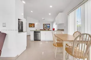 8021 SW 158th Pl, Miami, FL 33193 - Photo 14