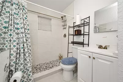 2420 NW 22nd Rd, Fort Lauderdale, FL 33311 - Photo 22