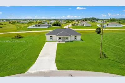 9019 E Crow Cir, Labelle, FL 33935 - Photo 4