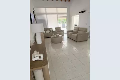 9171 Fontainebleau Blvd #5, Miami, FL 33172 - Photo 2