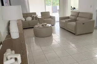 9171 Fontainebleau Blvd, Miami, FL 33172 - Photo 2