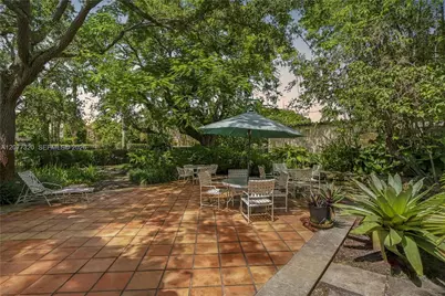 665 N Greenway Dr, Coral Gables, FL 33134 - Photo 10