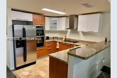 170 SE 14th St #2207, Miami, FL 33131 - Photo 2