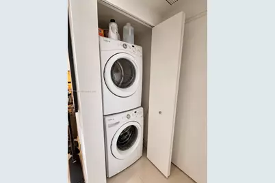 1300 Brickell Bay Dr #1807, Miami, FL 33131 - Photo 6