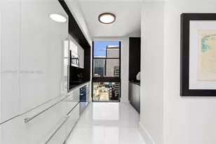 1010 Brickell Ave, Miami, FL 33131 - Photo 8