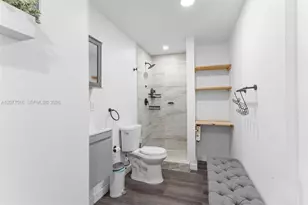8220 Hawthorne Ave, Miami Beach, FL 33141 - Photo 28