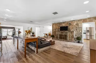 8220 Hawthorne Ave, Miami Beach, FL 33141 - Photo 16