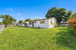 19721 SW 114th Ct, Miami, FL 33157 - Photo 2
