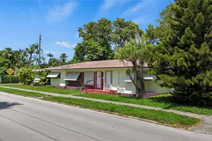 425 S 15th Ave, Hollywood, FL 33020 - Photo 2