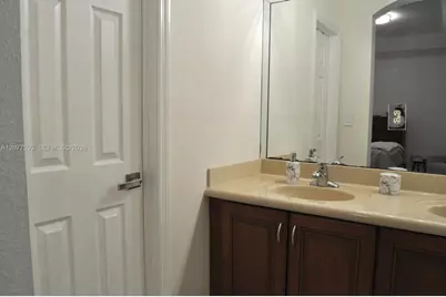 7940 NW 108th Pl, Doral, FL 33178 - Photo 28