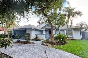 14629 Glencairn Rd, Miami Lakes, FL 33016 - Photo 2