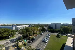 800 NE 195th St, Miami, FL 33179 - Photo 10