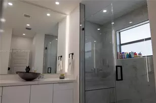 8824 NW 161st Terrace, Miami Lakes, FL 33018 - Photo 8