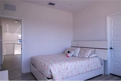 8824 NW 161st Ter, Miami Lakes, FL 33018 - Photo 18