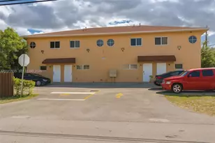 318 NE 166th St, Miami, FL 33162 - Photo 8